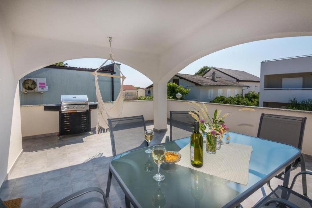Family Patio Vir Apartment Exterior photo
